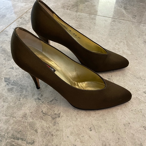 Anne Klein Brown Satin Stilettos - Picture 5 of 7